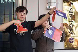 撕國旗遭法辦！王興煥直呼「我無罪」 向三名大法官喊話「恢復憲法法庭運作」 