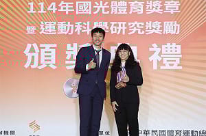 舉重新星陳冠伶奪12面國光獎章　盼向郭婞淳看齊