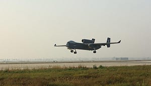 （影）全球最大! 中國「九天」航母完成首次試飛 傳能搭載百架小無人機