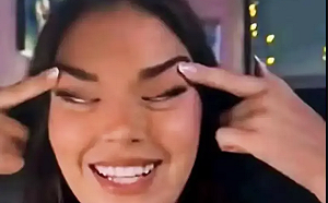 芬蘭小姐拉眼角疑歧視亞裔照遭撤冠 引種族論戰