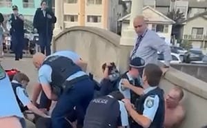 （影）他身中2槍空手奪槍制伏嫌犯! 雪梨海灘節恐攻 「邦代英雄」受讚揚