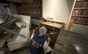 知名餐廳認了「茶杯黑垢、湯底小強漂浮」！高雄衛生局要罰了