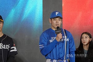 火腿野村佑希訪台許願　吃爆地瓜球、大巨蛋開轟
