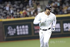 雄鷹與洋砲魔鷹完成續約  合約總值約2189萬元