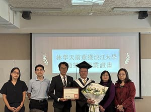 政治受難者林擎天獲淡大補發榮譽畢業證書 帶師生重回白色恐怖現場