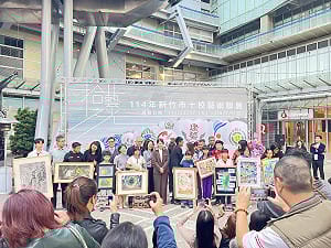 二審後首個公開行程  里長們夾道歡迎  高虹安藏不住一臉笑意