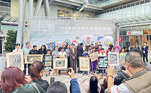 二審後首個公開行程  里長們夾道歡迎  高虹安藏不住一臉笑意