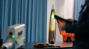 (影) 瞄哪打哪! 誤差僅1公分、最遠3公里 中共「零接觸」雷射排彈亮相