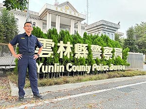 雲林警官休假偕妻抓車手　局長表揚稱讚