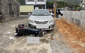 鄰里糾紛釀殺機！南投51歲男埋伏衝撞  持刀刺死鄰居後自首