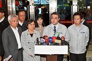 北車、中山丟煙霧彈砍人後兇嫌張文墜樓亡！卓榮泰下令徹夜查動機