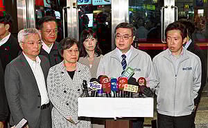 北車、中山丟煙霧彈砍人後兇嫌張文墜樓亡！卓榮泰下令徹夜查動機