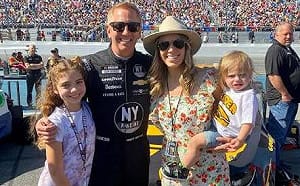 美商務機墜毀起火釀7死 前NASCAR傳奇賽車手一家罹難