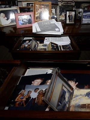 16份艾普斯坦文件驟然下架 含川普與梅蘭妮亞照片