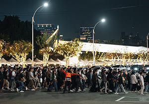 高雄聖誕生活節週末破20萬人潮！ 滅火器、洪佩瑜、淺堤中央公園開唱