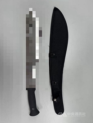 士林夜市黑衣男持開山刀閒晃　北市警火速查獲送辦