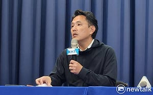 承認民調輸給謝龍介  陳以信現身國民黨宣布退選