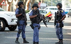 南非追捕12兇嫌! 小酒館槍擊案釀9死10傷 警方籲目擊者提供線索