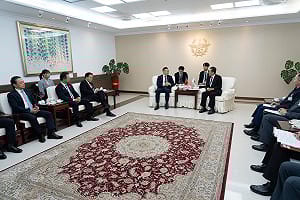 國防部長顧立雄接見日本前法務大臣鈴木馨祐訪團　盼深化臺日國防合作