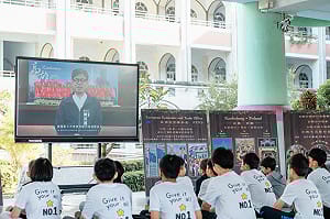 陳其邁、歐盟代表谷力哲拍片祝福聖誕   台歐交流走進高雄校園