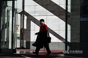 最低工資115年元旦調漲　月薪2萬9500元、時薪196元