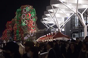 《高流聖誕趴》、「金勾TREE」帶動打卡熱  破15萬人齊聚高雄愛河灣過聖誕