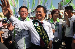 邱建富一夜兩文！一篇改口「團結」 一篇嘆「被遺忘的膝下子弟」