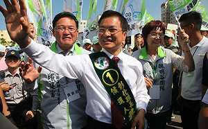 邱建富一夜兩文！一篇改口「團結」 一篇嘆「被遺忘的膝下子弟」