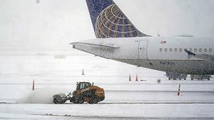 美國冬季風暴強襲！紐約準備迎接深雪  逾1100個航班取消