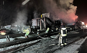 日本關越車道50車連環撞  至少1死27傷