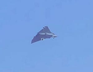 外國軍媒曝光：中國新一代戰轟機「J-36」第3架原型機試飛
