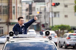 市場、車隊雙線出擊　賴瑞隆與北高雄基層搏感情