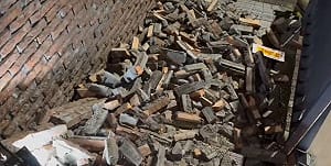 7.0強震新莊龍安陸橋磁磚剝落　區公所緊急封閉清理、結構無虞