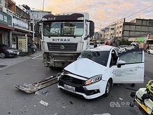 台中大肚區4車追撞乘客一度受困　3人受傷送醫