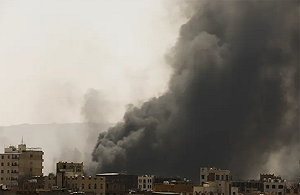 (影) 沙烏地施壓阿聯酋撤出葉門駐軍！多國聯軍午夜空襲穆卡拉港引爆火海