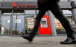 《瞞天過海》真實上演! 德銀行金庫被鑽穿痛損11億 盜賊爽撈整個週末