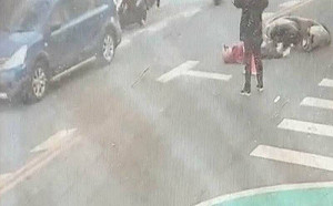 右轉撞飛80歲機車騎士！女駕駛遲未下車 網轟「還在找P檔跟手煞車」