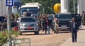 泰國交還18柬戰俘! 中國邀功調停 怕柬親美 還送上「這4字」警告…….