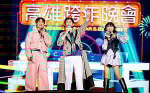 高雄跨年超狂台韓卡司齊聚    亞灣跨年花火迎2026  