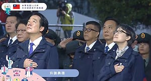 賴清德揮小國旗參加總統府升旗典禮！握手韓國瑜、與鄭麗文零互動