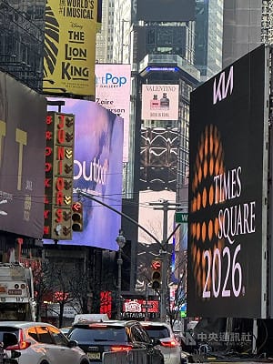 紐約瘋跨年　時報廣場群眾無懼低溫