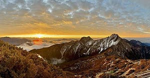 今年第一道曙光！ 鄭明典分享玉山北峰絕美照、「勇者的升旗典禮」