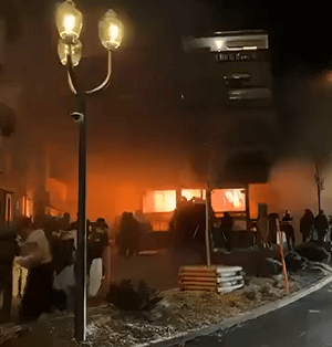 瑞士滑雪勝地酒吧跨年派對火災釀47死115傷！倖存者指仙女棒惹禍