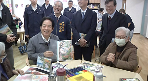 籲立院尊重長輩儘速通過總預算！賴清德與阿嬤畫畫笑開懷：林國漳是未來宜蘭縣長