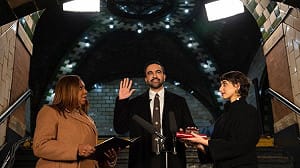 曼達尼手按《可蘭經》宣誓就職紐約市長 就任首日推行爭議政策