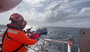 漁船東沙島海域失動力　雲林艦5天4夜驚濤駭浪救回