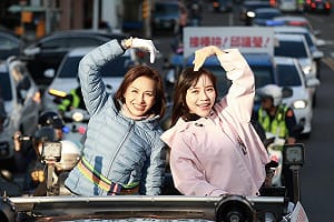 邱議瑩合體黃捷、蔡其昌「超級週末」衝刺市區展現接棒陳其邁決心