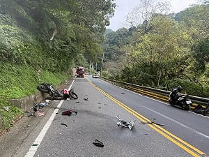 北宜公路爆嚴重車禍！重機跨雙黃線撞小客車 騎士命危