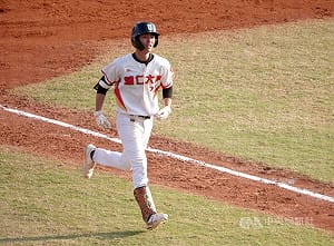 蔡承晉大專棒球聯賽開轟　當忠實球迷阿公的生日禮物