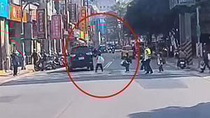 北投國小前紅燈直直衝！學童險遭撞飛 驚悚畫面曝光